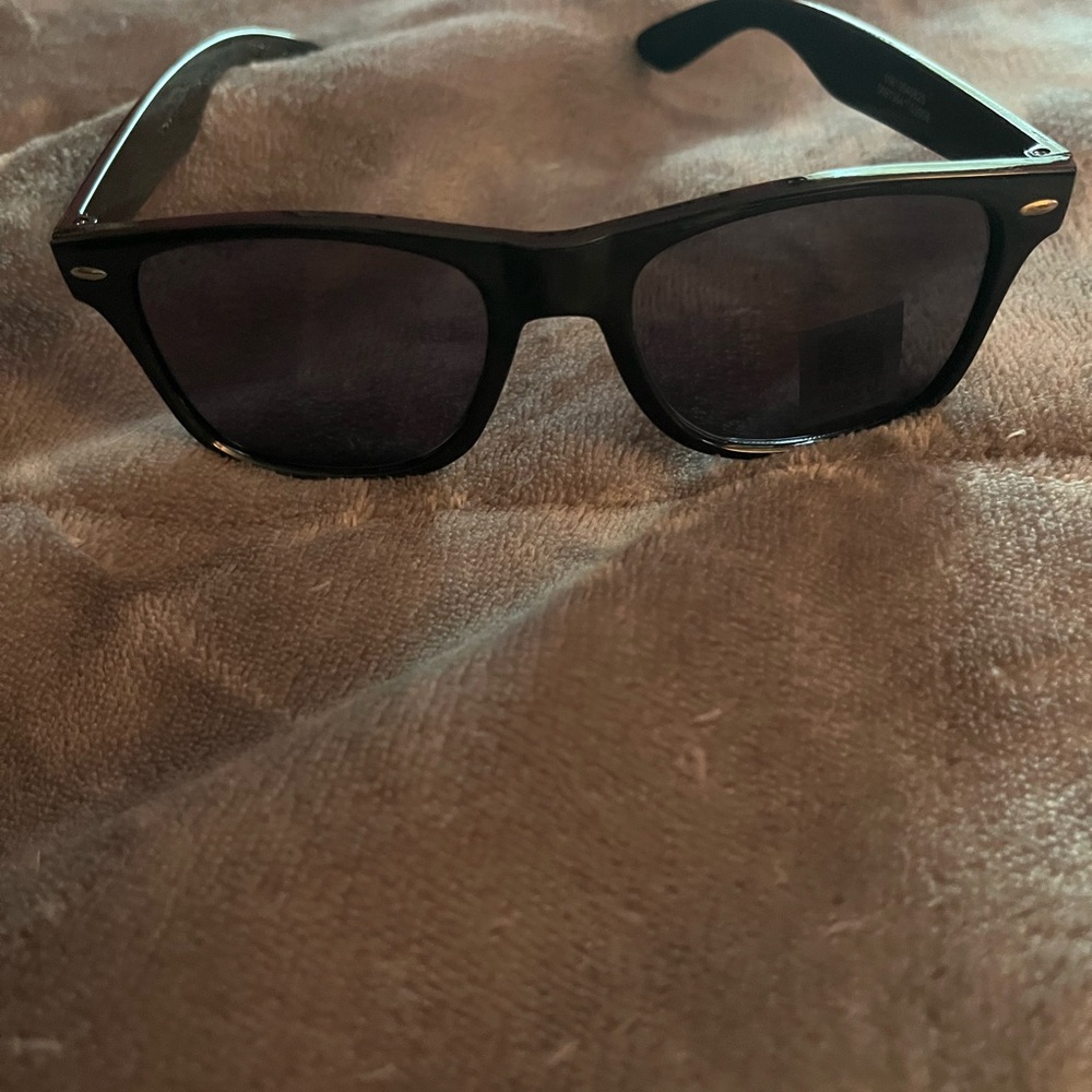 Classic Black Men's Sunglasses - Polarized UV Protection
